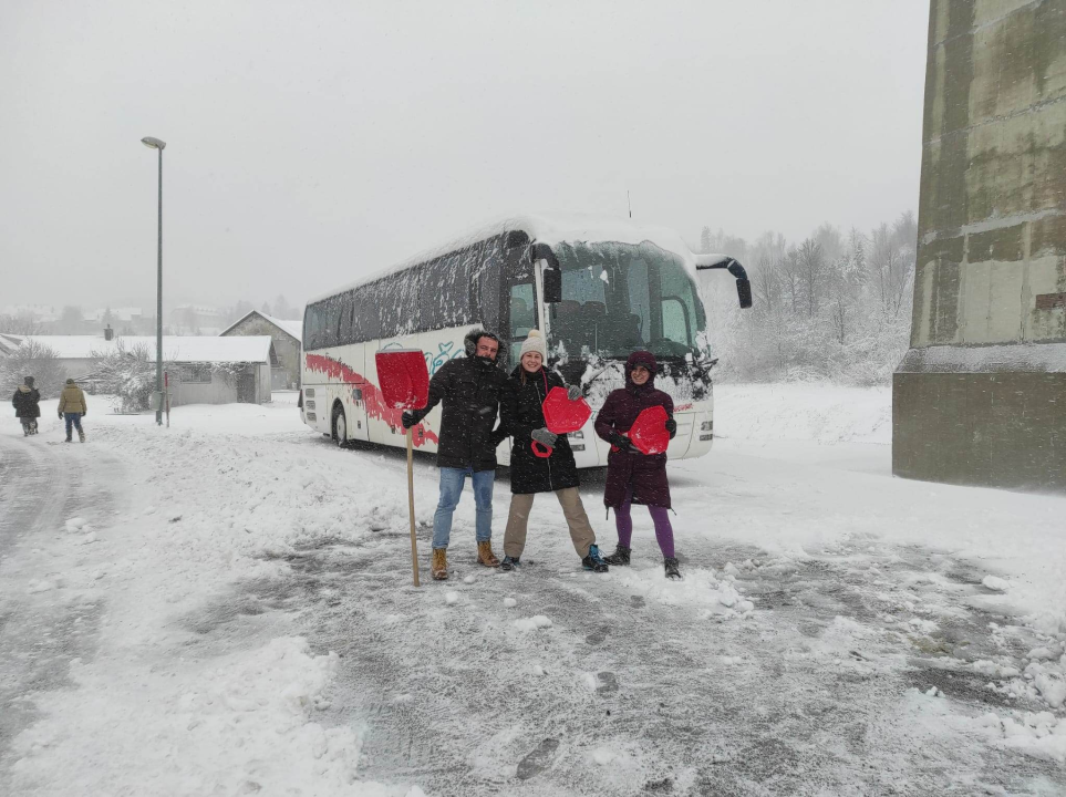 Šibenski vodiči zapeli na Janjču, noć proveli u autobusu: 'Igramo društvene igre'