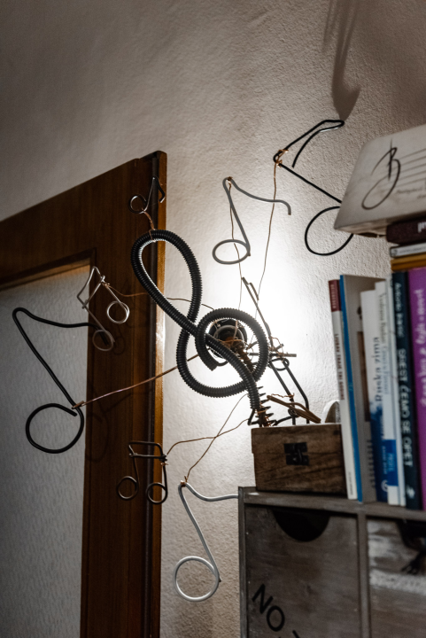 Stari uređaji i žice u rukama Šibenčanke Marijane postaju umjetnička djela