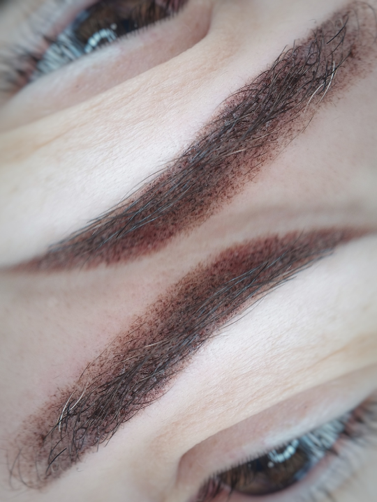 Jelena Radak časti klijentice odličnim popustima na trajnu šminku!