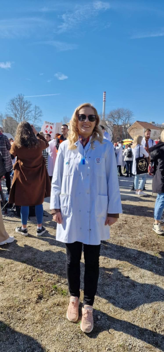 U Zagrebu prosvjedovalo 30 liječnika iz Šibenika: 'Ovo je posljednji poziv vlastima na zaokret prema zdravstvu'