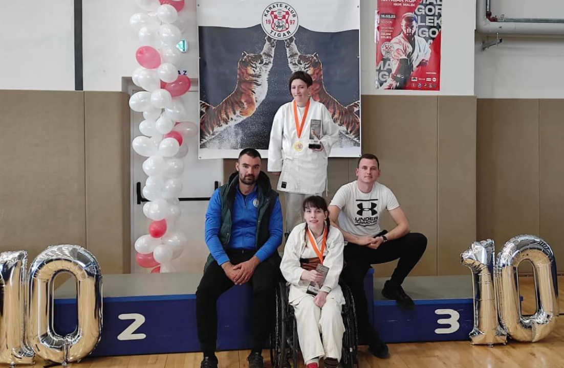 Šibenske parakaratašice Nika i Dora osvojile zlato na turniru u Sisku