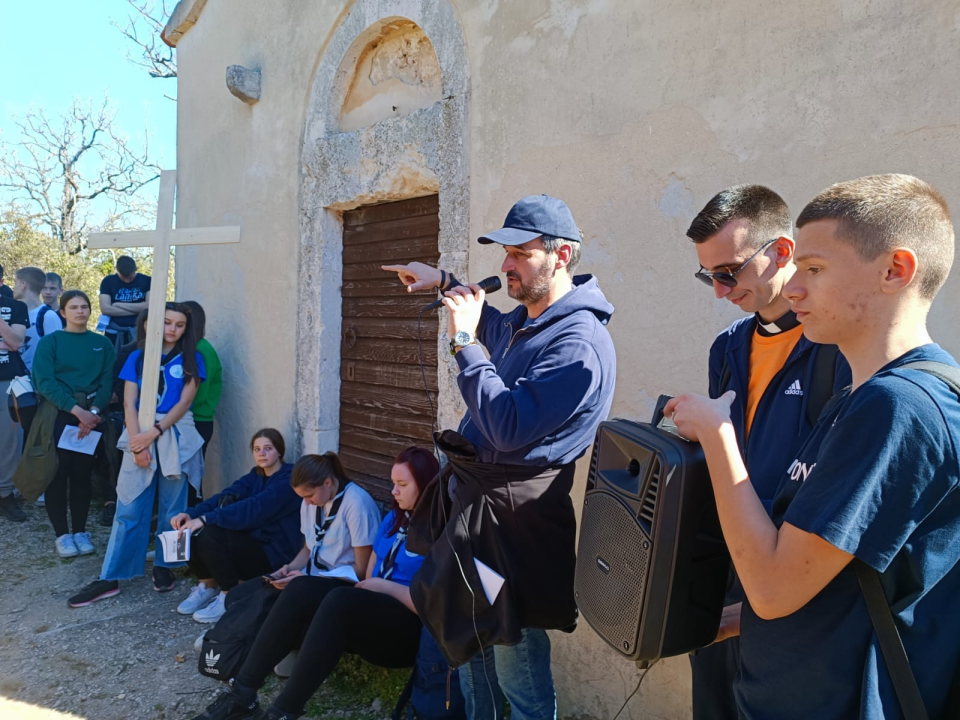 Križni put mladih Šibenske biskupije od katedrale do Okita