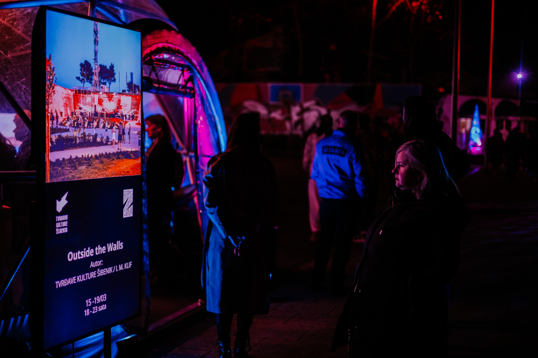 Šibenski vizualni spektakl za zatvaranje Festivala svjetla: Nevjerojatan spoj glazbe, svjetla i pokreta na Tuškancu