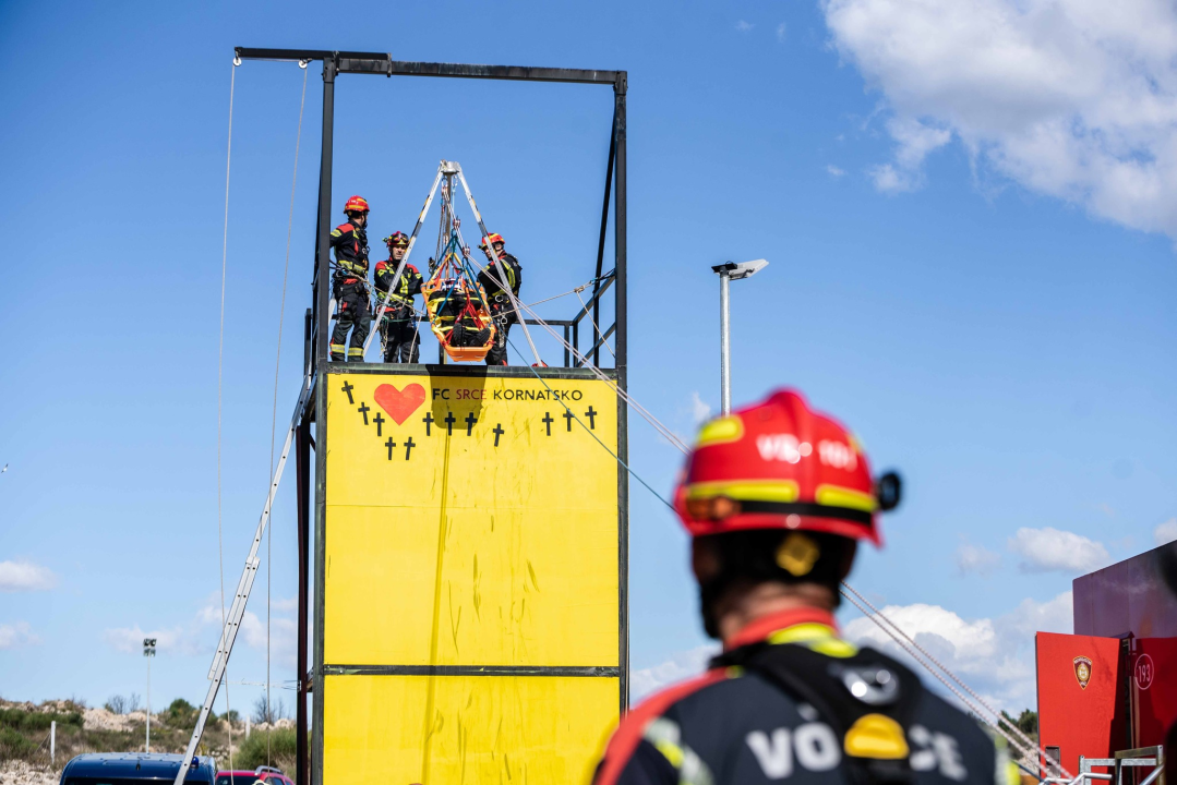 U Vodicama predstavljeni rezultati projekta FIRESPILL: 'Kroz simulator plamenih udara u mjesec dana prošlo 220 vatrogasaca' 