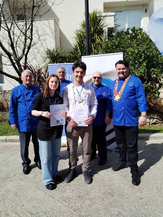 Učenici šibenske Turističko-ugostiteljske škole osvojili drugo mjesto na međunarodnom kulinarskom festivalu u Supetru