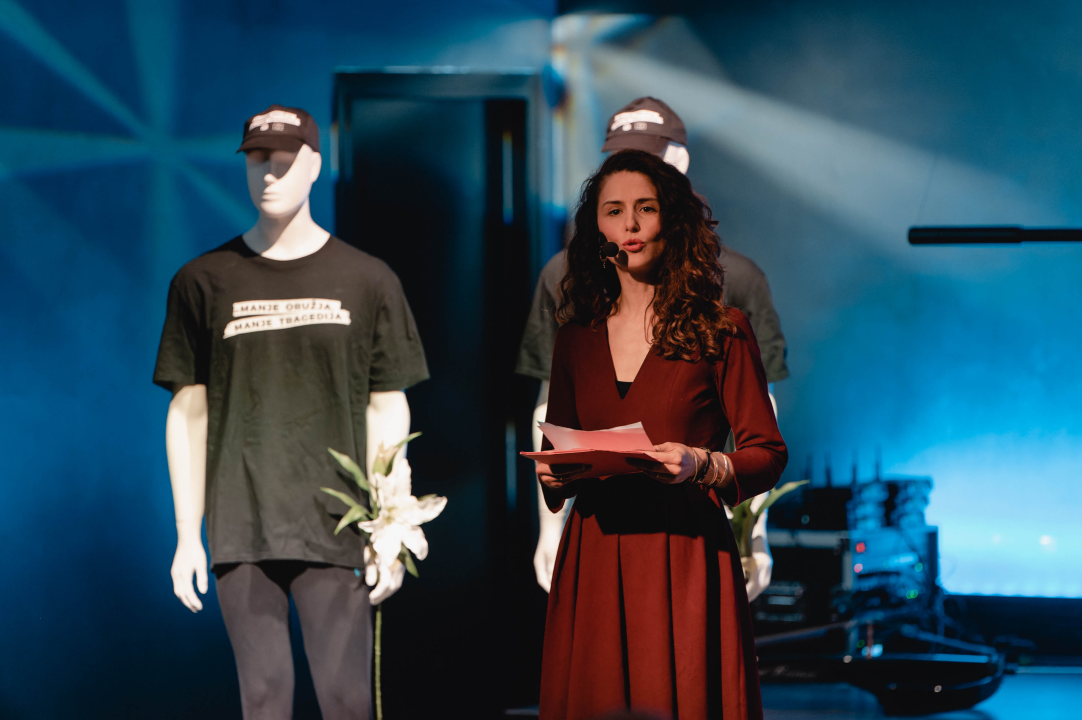 Ana Rucner u Arsenu svirala na violončelu od dragovoljno predanog ilegalnog oružja