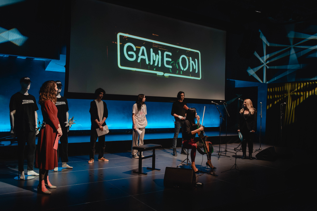 Ana Rucner u Arsenu svirala na violončelu od dragovoljno predanog ilegalnog oružja