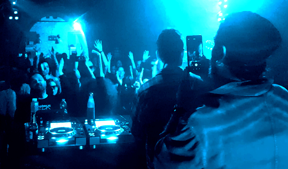 Fantastični Red Axes noćas u Tunelu rasplesali ljude pristigle iz cijele zemlje  