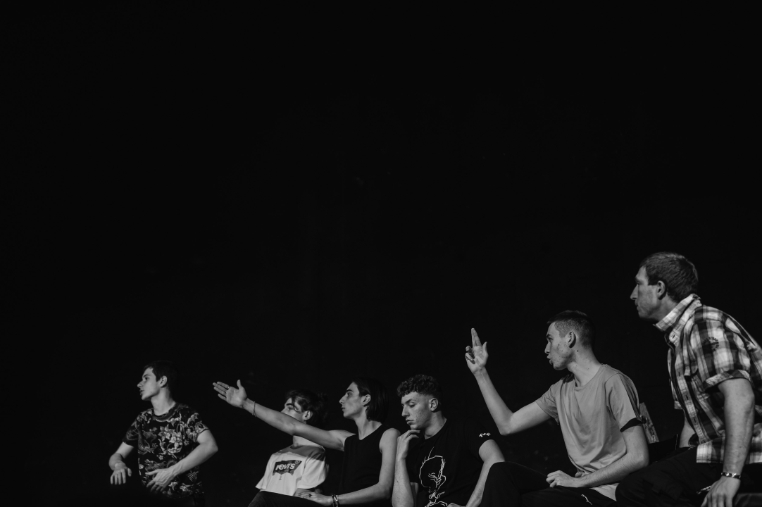 Premijera šibenske 'dice': Diletanti se u 'Kaubojima' natječu za Warholovih petnaest minuta slave 