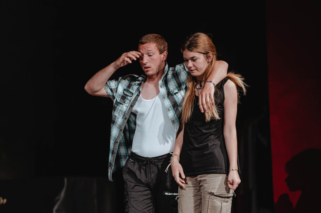 Premijera šibenske 'dice': Diletanti se u 'Kaubojima' natječu za Warholovih petnaest minuta slave 