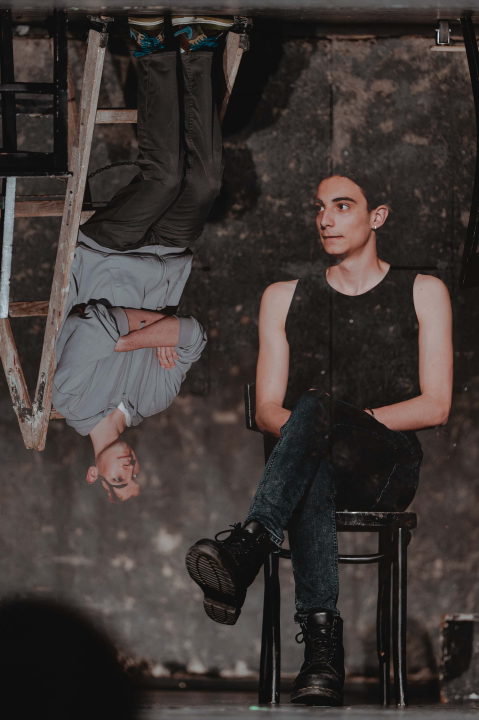 Premijera šibenske 'dice': Diletanti se u 'Kaubojima' natječu za Warholovih petnaest minuta slave 