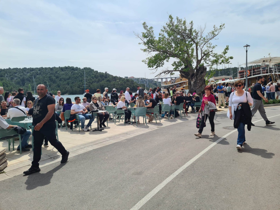 Gužva i drugog dana Sajma agroturizma u Skradinu: Još stignete kupiti domaće proizvode 