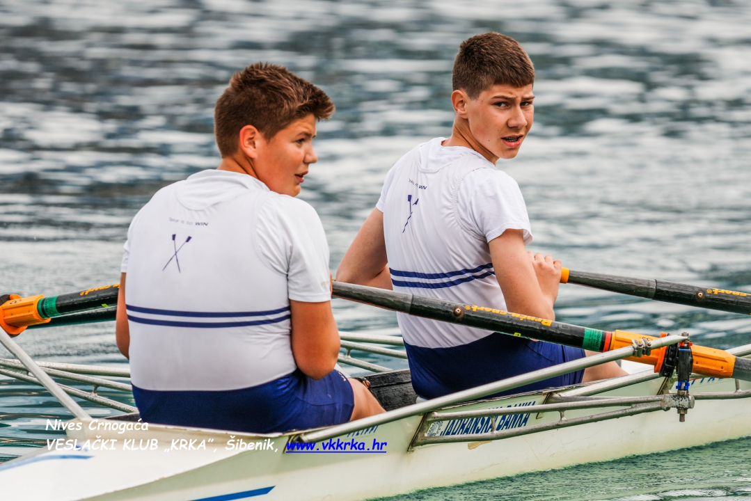 Veslači Krke u Makarskoj na Kupu Dalmacije osvojili 14 medalja