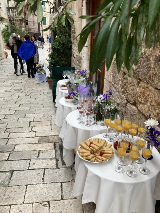 U 'Lukinom cvjetnom kutku' na Gorici domjenkom proslavljena krunidba kralja Charlesa 