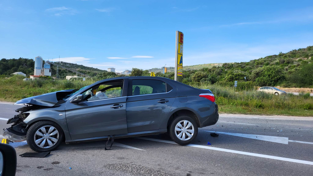Sudar automobila i kamiona kod Supernove, jedna osoba prevezena u bolnicu