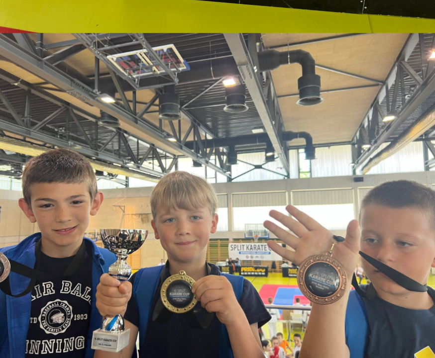 Članovi Karate kluba Murter iz Splita se vratili s devet medalja 