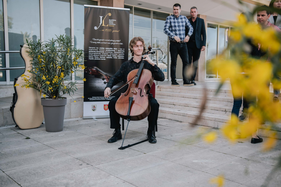 Učenici srednjih i osnovnih škola obilježavaju Dan Šibensko-kninske županije: 'Nadam se da ćete svi tu ostati' 