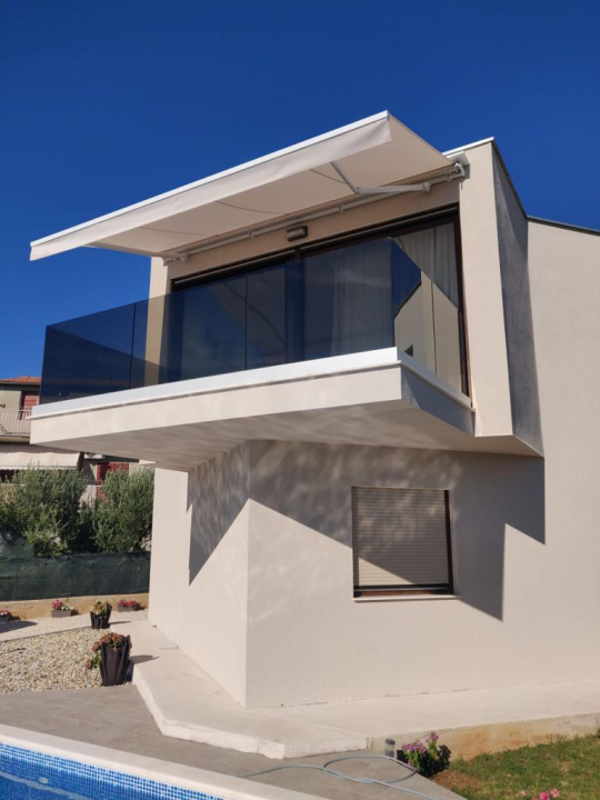 Uredite svoj balkon ili terasu kvalitetnom tendom po mjeri! 