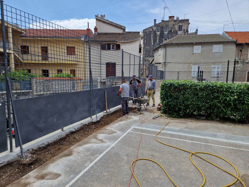 Počeli radovi: Legendarni beton na vanjskim koševima Partizana zamijenit će antistres gumena podloga