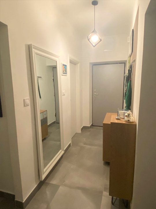 Prodaje se prekrasan kompletno renoviran stan na odličnoj lokaciji s pogledom na more!