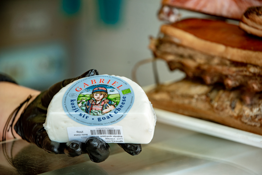 Delikatese Petrović sa šibenske pijace proširile svoju ponudu: Traže i vozača na neodređeno vrijeme