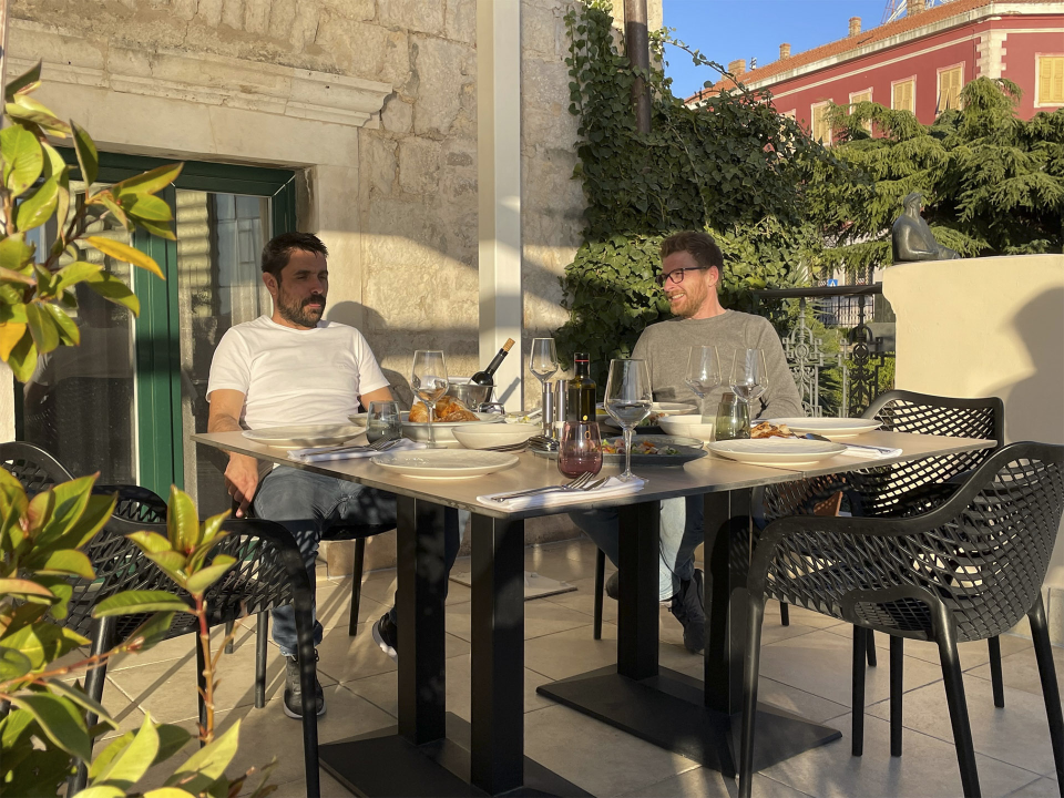 Uživajte u ljetnoj terasi Le Jardina uz vrhunsku hranu i najljepši pogled! 