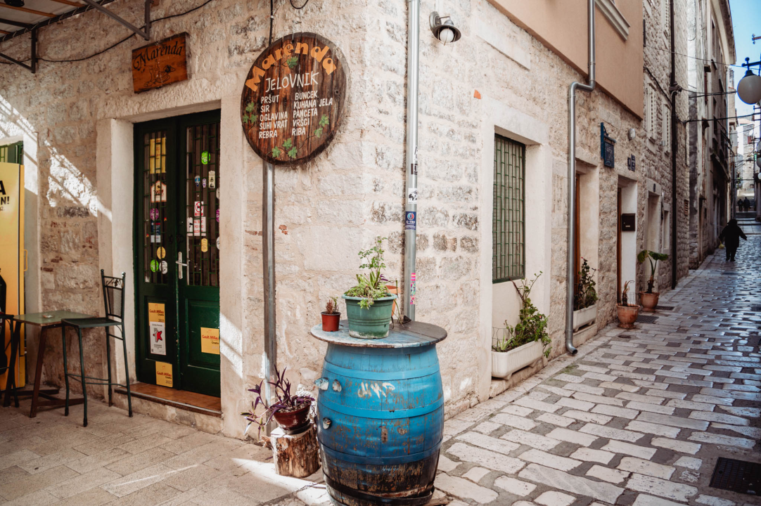 Marenda kakva je nekad bila, u hladu šibenskih kala uz mirise koji vraćaju u prošlost