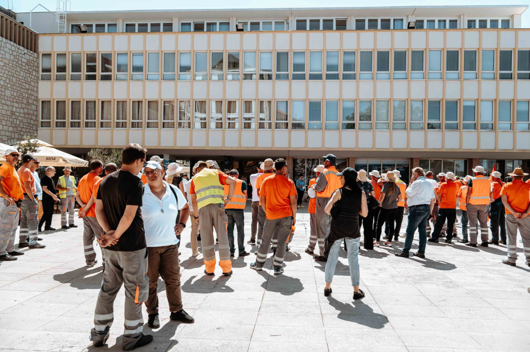 Radnici Cesta Šibenik i danas pred zgradom Županije: 'Neka župan dokaže da smo neučinkoviti!'