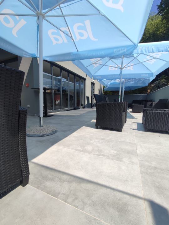 Ne propustite otvorenje caffe bara Royal Terrace na Marunuši u Kninu! 