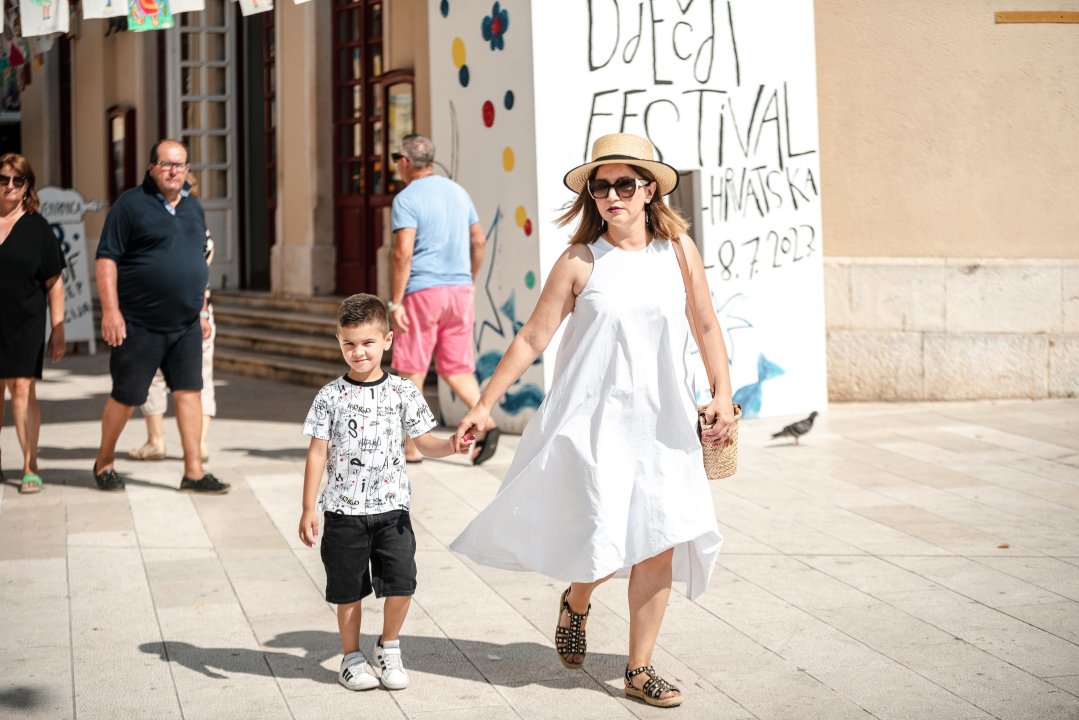 Modno osviješteni sugrađani pokazali kako biti trendi i po visokim temperaturama 