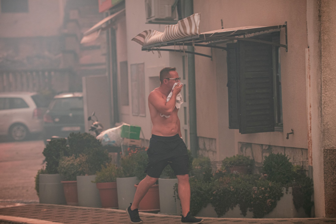 Godišnjica strašnog požara u Zatonu i Raslini: ‘Sjećam se bijele pjene koja lebdi zrakom ispunjenim dimom. Vrijeme je stalo’ 