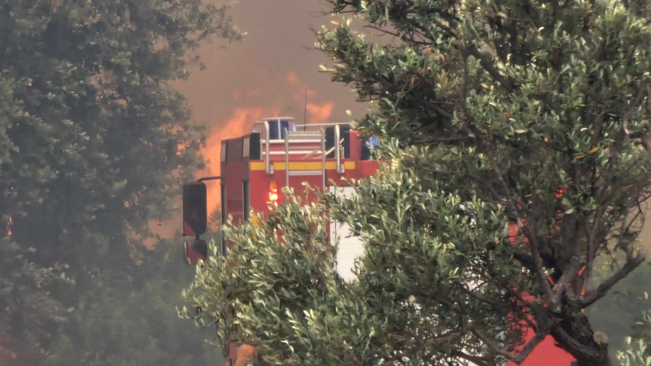Objekti nisu ugroženi, vatrogasci ostaju na terenu cijelu noć