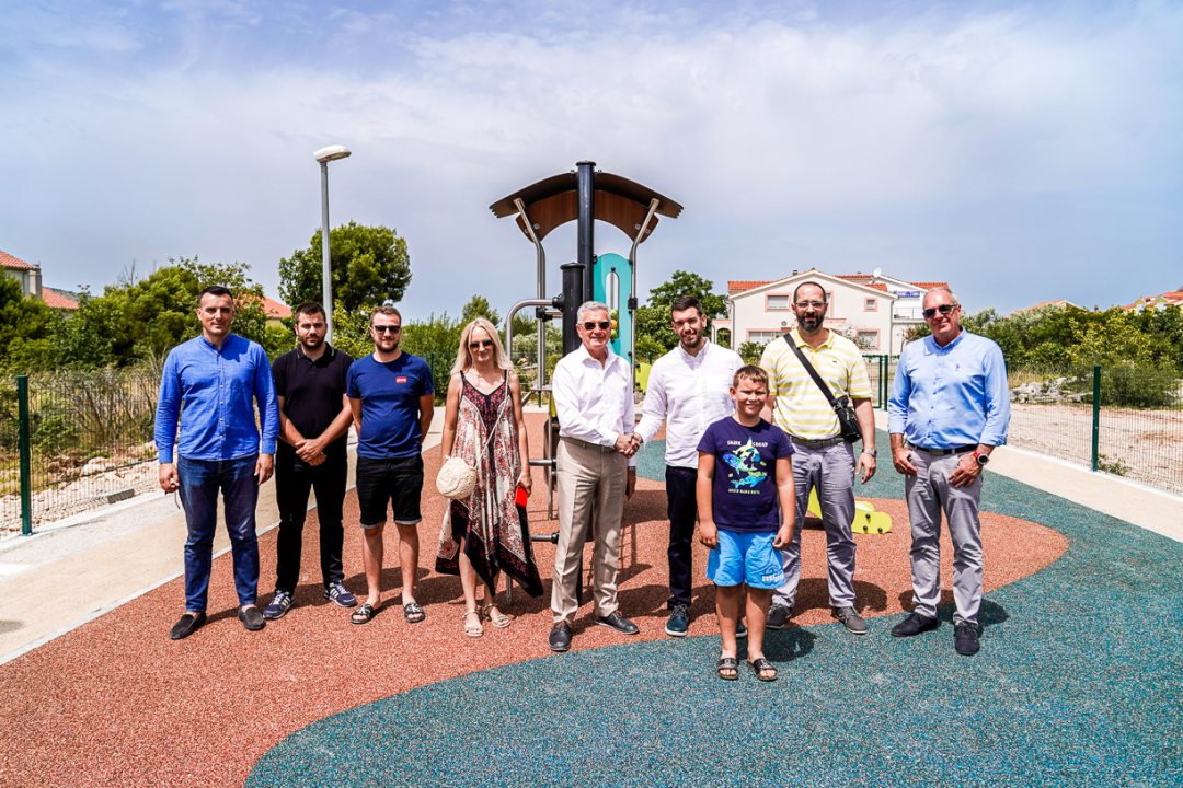 Djeca u Lozovcu dobila igralište vrijedno 70 tisuća eura