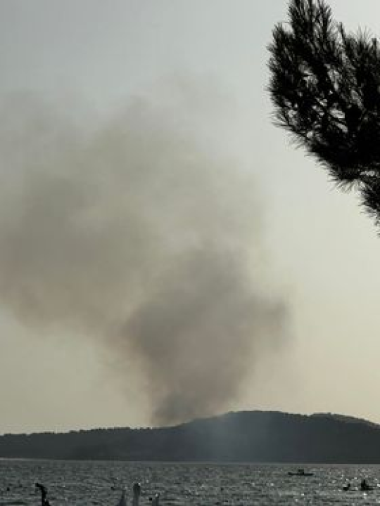 Požar na Prviću pod nadzorom