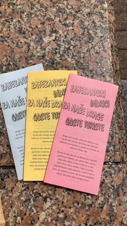 Na Zlarinu u frižiderima čuvaju knjige, a turistima dijele vodič u kojem se šale na vlastiti račun