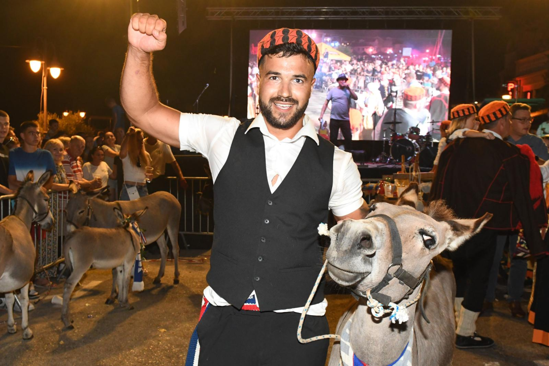 Vodičanin Roko Španja pobjednik 56. utrke magaraca u Tribunju!