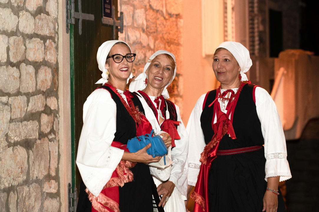 Zlarinjani se tradicionalno prisjetili svog pjesnika i književnika Mladena Bjažića