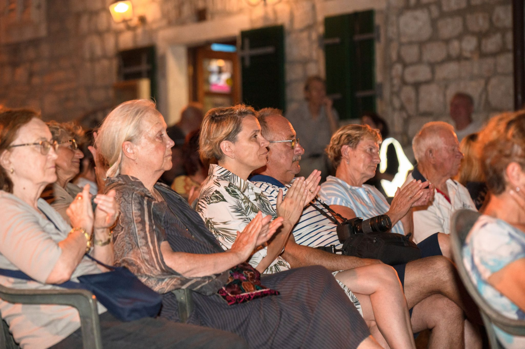 Zlarinjani se tradicionalno prisjetili svog pjesnika i književnika Mladena Bjažića