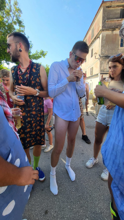 'Stari i mladi' u Skradinu: Od zabave sve je pucalo po šavovima