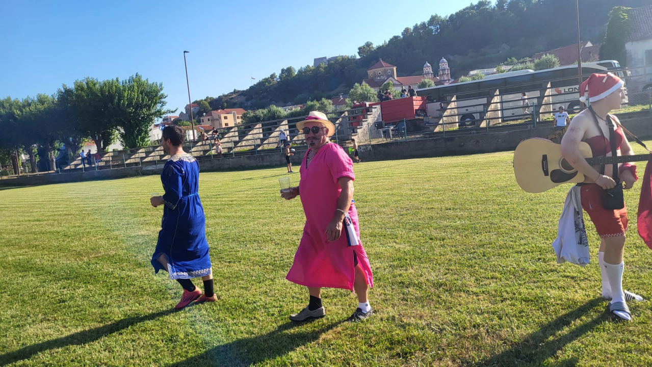 'Stari i mladi' u Skradinu: Od zabave sve je pucalo po šavovima