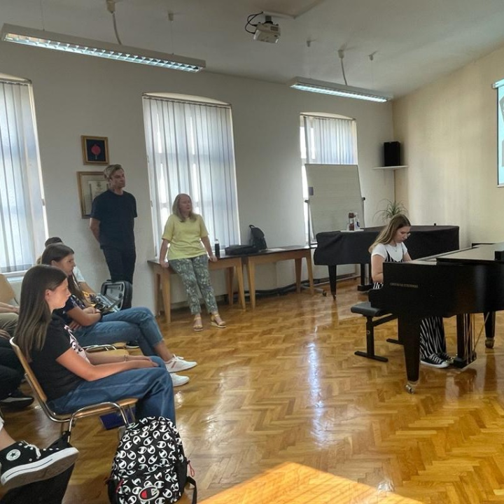 Ovo se zove poticaj! Maksim Mrvica posjetio učenike šibenske glazbene škole