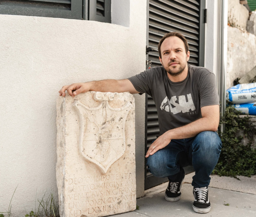 Rankulin je bio obrtnik, advokat, vođa pučke bune, predmet tračeva, brata mu je objesilo: U 16. stoljeću postavio je svoj grb na palači na Zlarinu