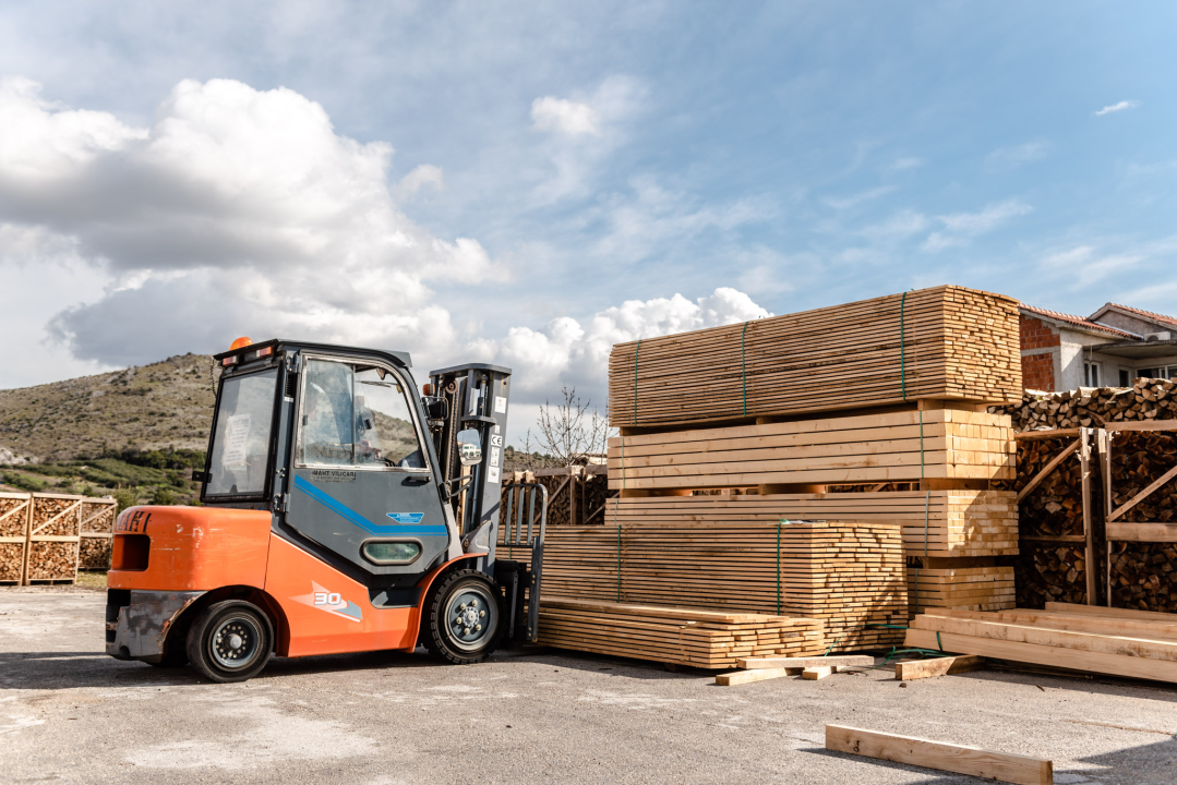 Pripremite se za zimu uz odlične popuste Vrcić drva!