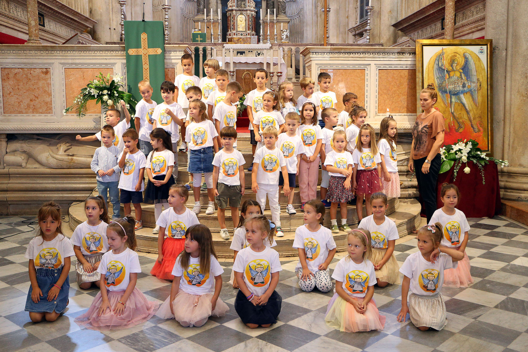 Mališani posjetili katedralu i susreli se s biskupom Rogićem