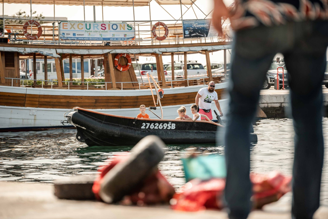 Jutros povodom Dana grada čišćeno podmorje šibenske rive: Među puno smeća pronađena pa deaktivirana ručna bomba
