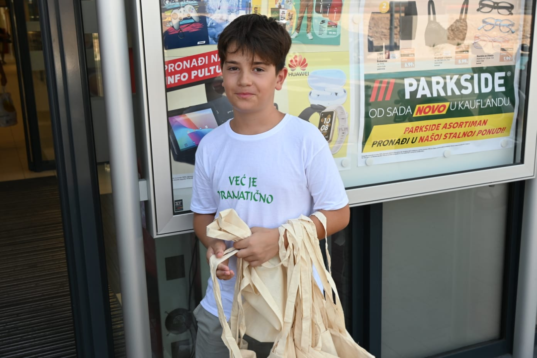 Podjelom platnenih vrećica završen prvi dio kampanje 'Već je dramatično - izbacimo plastično'