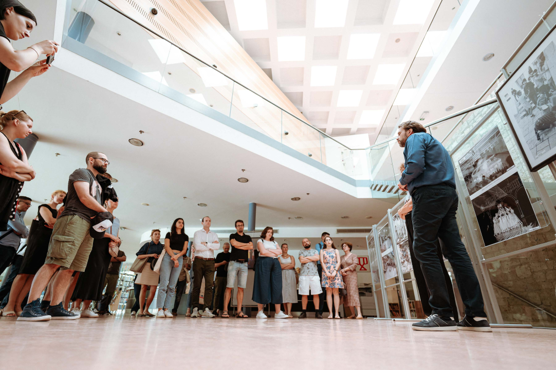 Svako dijete treba mir: U knjižnici predavanje o migrantima u lokalnoj zajednici i izložba ratnog MDF-a