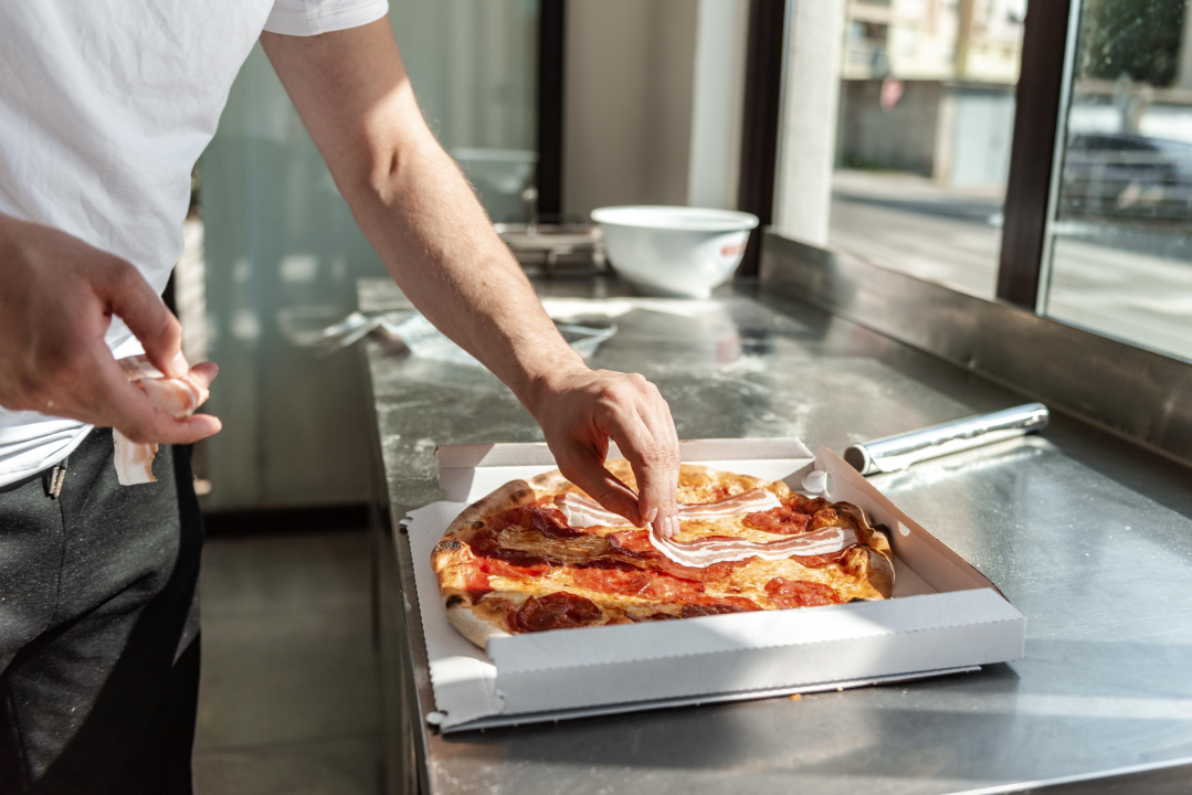 Naručite slasne pizze i sendviče Food Studija po najpovoljnijim cijenama! 