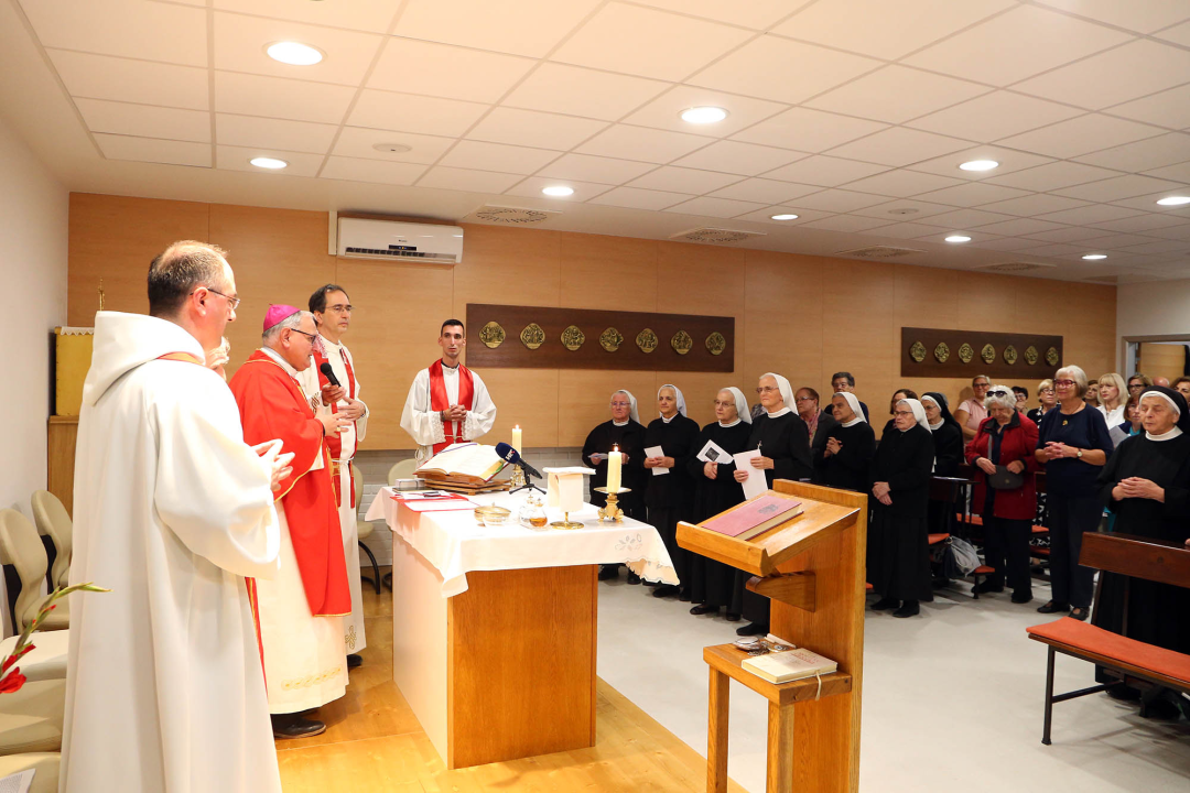 U bolničku kapelu u Šibeniku vraćen kip Presvetog srca Isusova