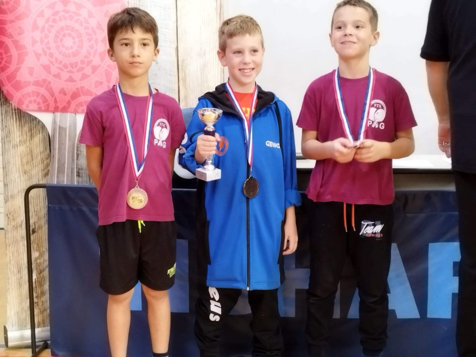 Odličan uspjeh mladih stolnoteniskih nada iz STK Šibenik na Pagu